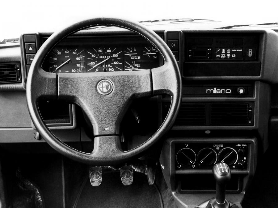 Панель приборов Alfa Romeo Milano (161) 1986 года  (фото 2 из 5)